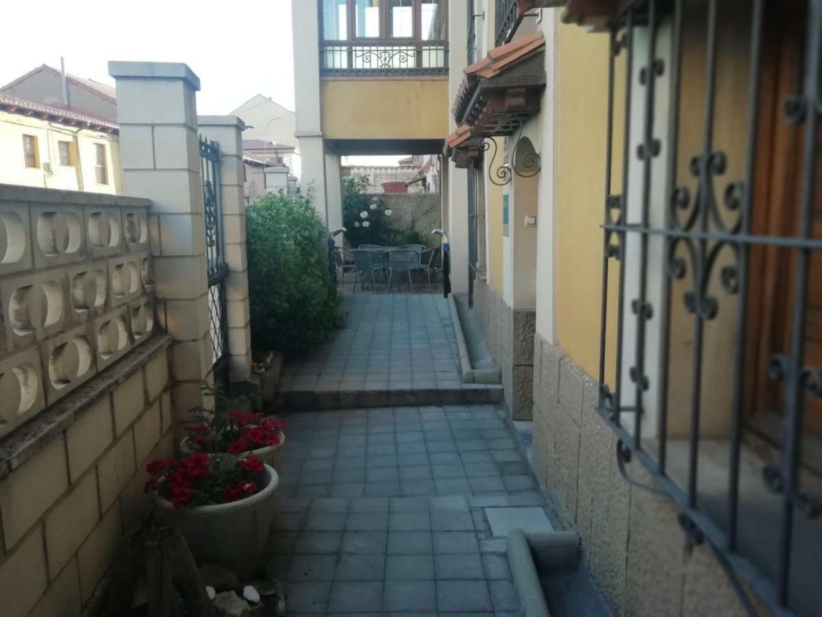 Boleta A 5 Minutos De Leon, Casa Con Jardin Villa San Andres del Rabanedo Luaran gambar